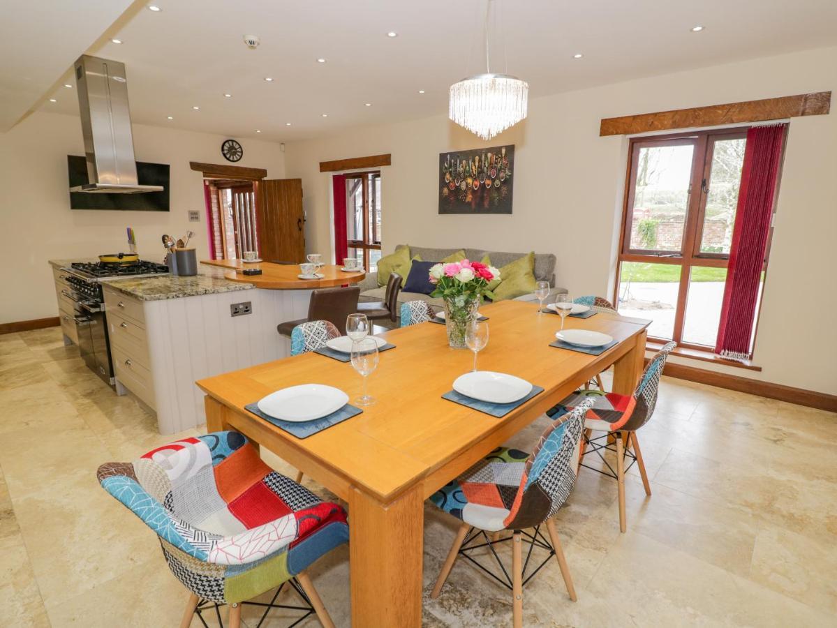 The Stables Villa Stourbridge Buitenkant foto